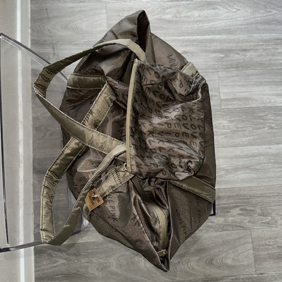 Pink travel tote bag with a matching pouch, brand new with a tag - Picture 12 of 12